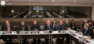 Reunión de representantes de diferentes países en la sede de la ONU. Foto de archivo