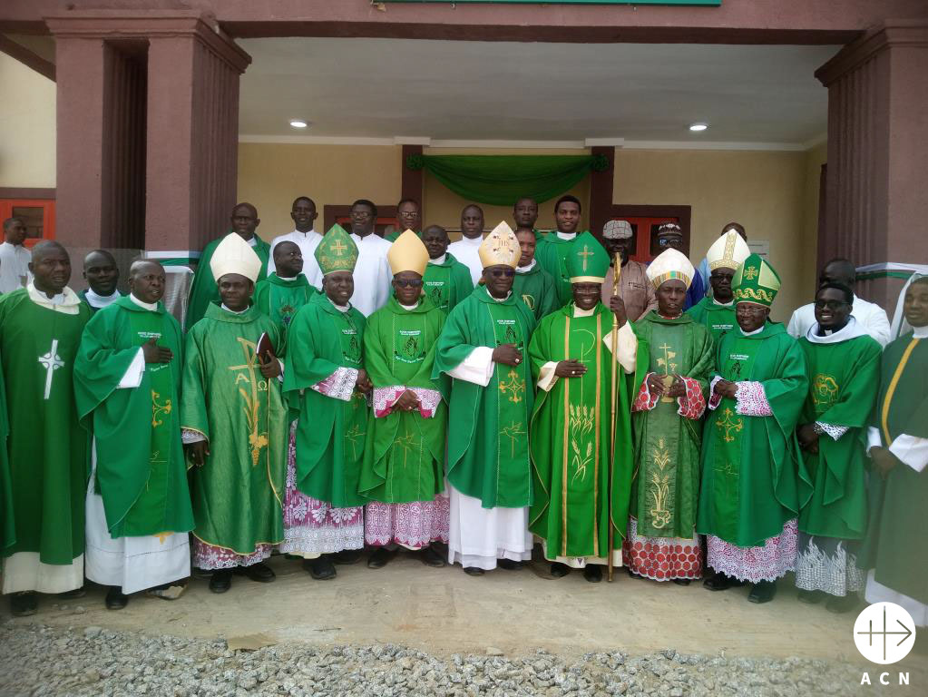Varios obispos nigerianos en la inauguración de la nueva biblioteca del Seminario Mayor Buen Pastor, de la Archidiócesis de Kaduna, norte de Nigeria. © ACN España Varios obispos nigerianos en la inauguración de la nueva biblioteca del Seminario Mayor Buen Pastor, de la Archidiócesis de Kaduna, norte de Nigeria. © ACN España