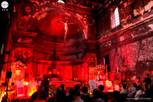 Iglesia de la Veracruz en Santiago (Chile), iluminada de rojo durante la RedWeek 2024 Iglesia de la Veracruz en Santiago (Chile), iluminada de rojo durante la RedWeek 2024