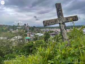 Cruz en un cementerio de Puerto Saija (Colombia). © Ismael Martínez Sánchez / ACN