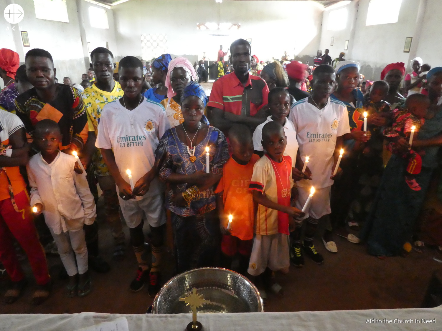 Bautismo de niños y jóvenes en la parroquia de Baoro (República Centroafricana)