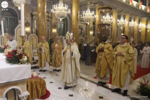 Mons. Massimiliano Palinuro, vicario apostólico de Estambul, durante una Misa en la catedral del Espíritu Santo
