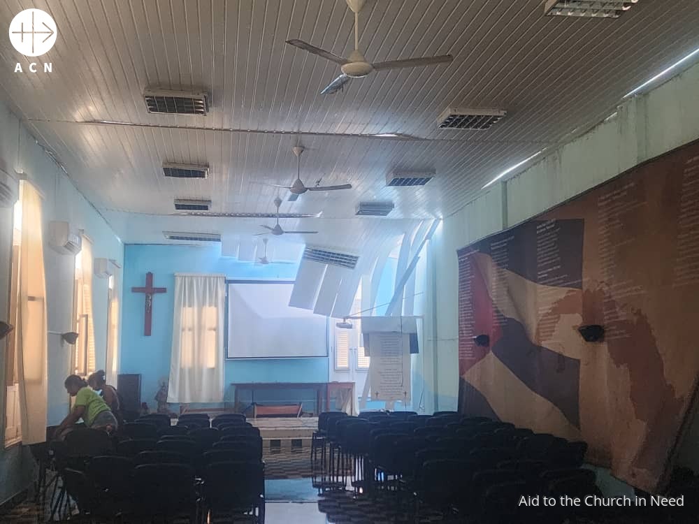 Daños en el interior de una iglesia tras el paso del huracán Melissa en Cuba Daños en el interior de una iglesia tras el paso del huracán Melissa en Cuba