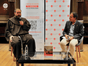 El padre Fadi Azar, sacerdote franciscano sirio, durante la presentación del Informe Libertad Religiosa en el Mundo 2025 en Barcelona