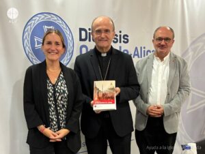 Mons. José Ignacio Munilla, obispo de Orihuela-Alicante, con el Informe Libertad Religiosa en el Mundo 2025 de ACN Mons. José Ignacio Munilla, obispo de Orihuela-Alicante, con el Informe Libertad Religiosa en el Mundo 2025 de ACN