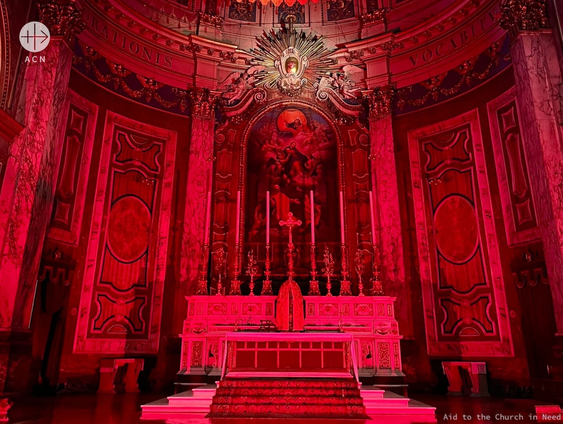 Red Wednesday 2024 en el Oratorio de Brompton, en Londres (Reino Unido)