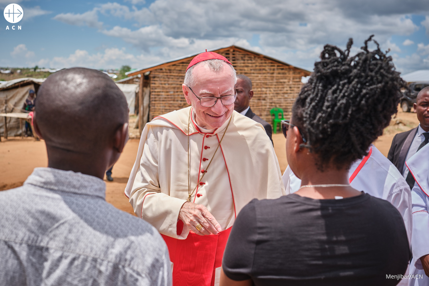El cardenal Parolin saluda a los cristianos de la diócesis de Pemba durante su visita a Cabo Delgado (Mozambique) El cardenal Parolin saluda a los cristianos de la diócesis de Pemba durante su visita a Cabo Delgado (Mozambique)