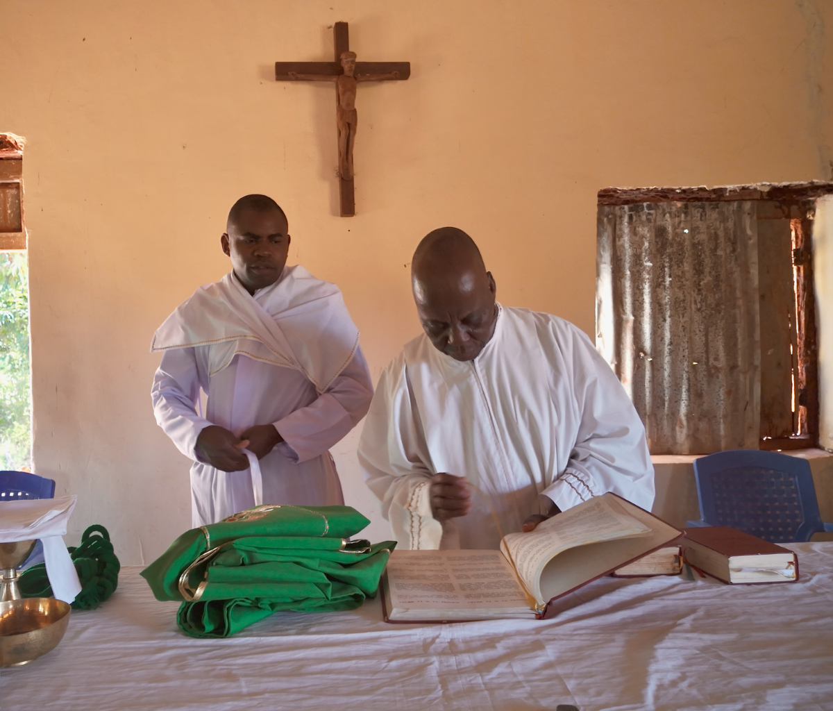 Apóstoles entre las minorías – Tanzania 3 (sección 4 fotos) Apóstoles entre las minorías - Tanzania 3 (sección 4 fotos)