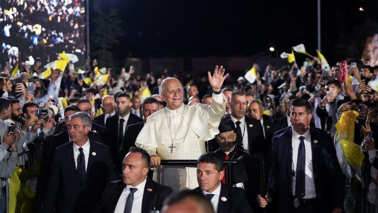 Encuentro del Papa León XIV con jóvenes libaneses en Bkerké, Líbano. (Foto: Exaudi)