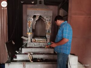 Interior de una iglesia destruida por extremistas en Jaranwala tras los ataques de 2023