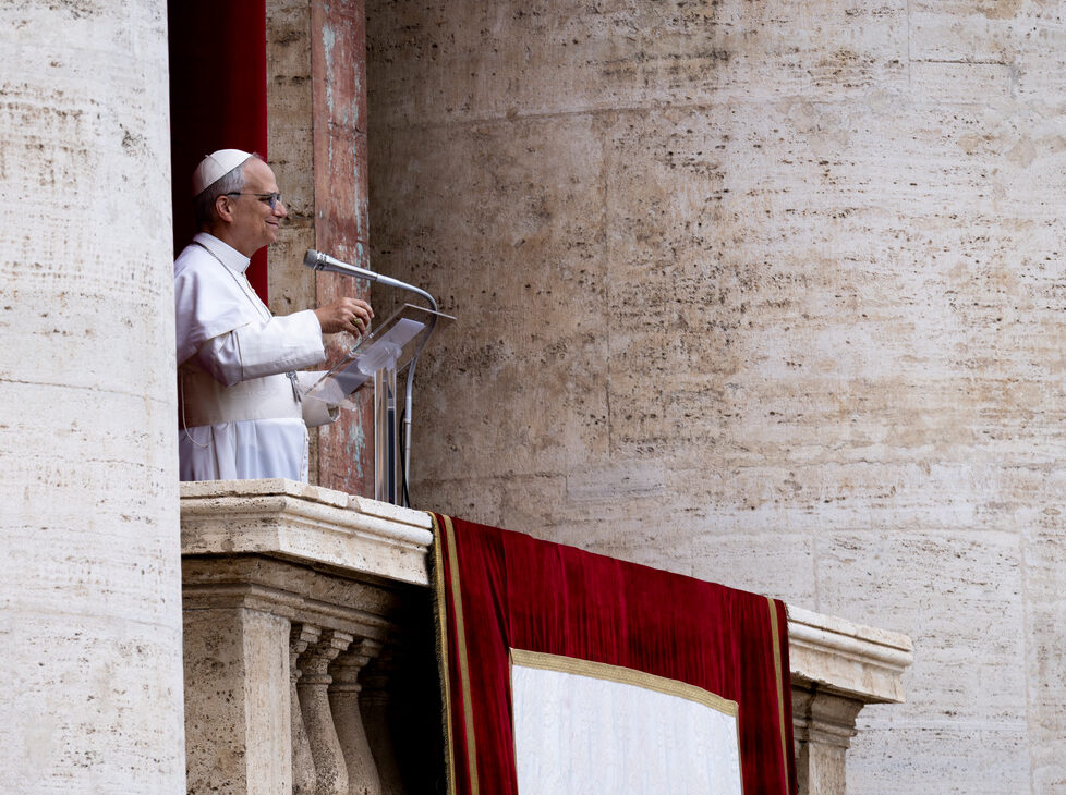 El Papa León XIV se dirige a los fieles en la Plaza de San Pedro