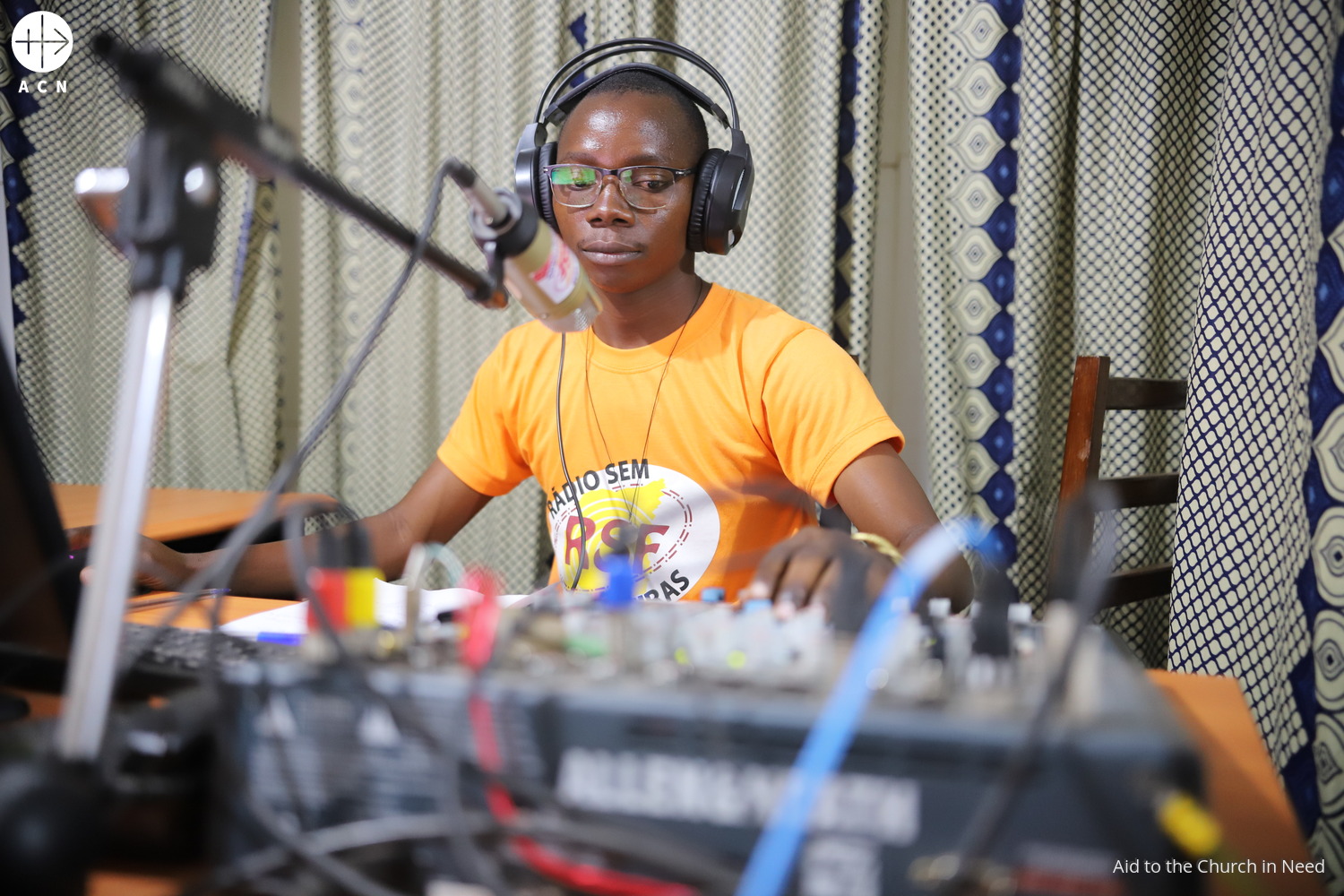 Emisión en Radio Sin Fronteras (Mozambique), apoyada por ACN Emisión en Radio Sin Fronteras (Mozambique), apoyada por ACN