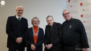 Visita del cardenal Kurt Koch a la sede de ACN Internacional. A la izquierda, Ferdinand Habsburg