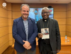 Monseñor Ignatius Kaigama, arzobispo de Abuya (Nigeria) con José María Gallardo, director de ACN España, durante el inicio de la campaña 'Sana Nigeria'. © ACN