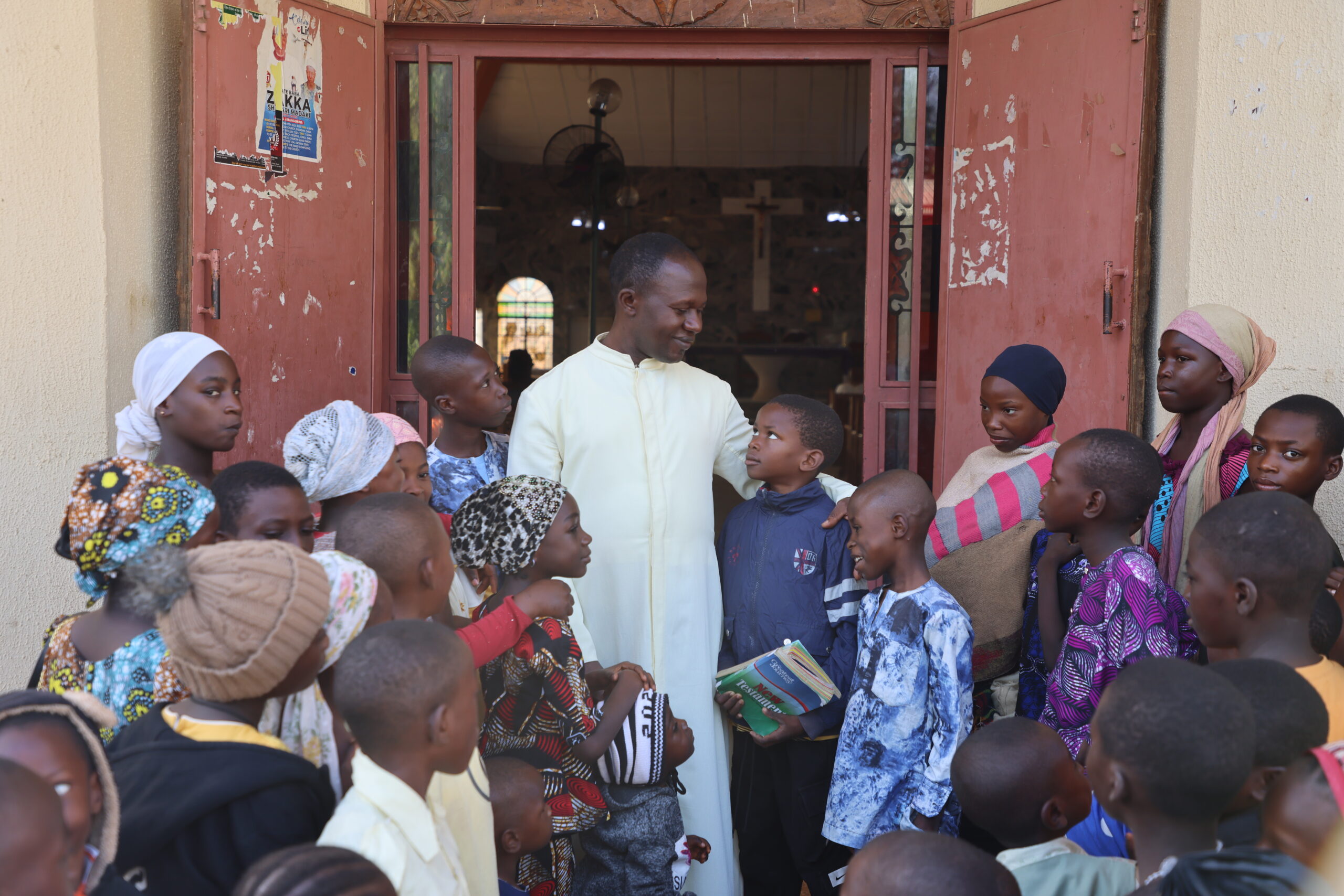 feliz ayuda sacerdotes