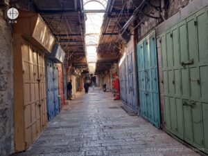 Calle de tiendas vacía en Jerusalén. © Latin Patriarchate of Jerusalem