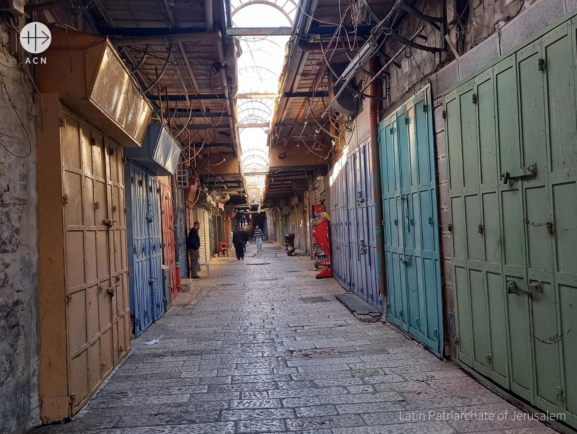 Calle de tiendas vacía en Jerusalén. © Latin Patriarchate of Jerusalem