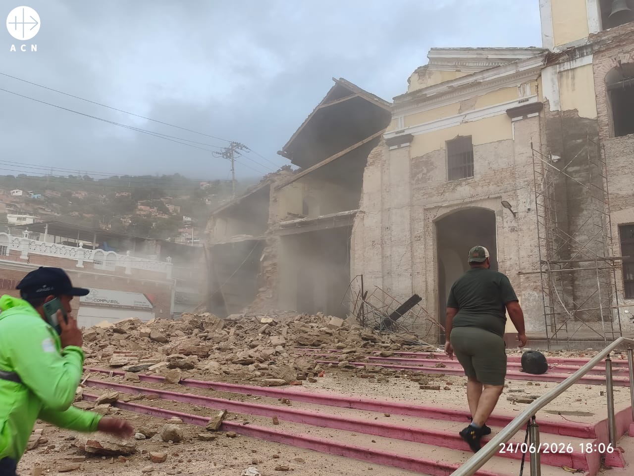 Iglesia de San Sebastián de Maiquetía (Venezuela) después del terremoto Iglesia de San Sebastián de Maiquetía (Venezuela) después del terremoto