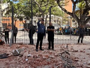 Monseñor Raúl Biord evalúa los daños en el Santuario de Nuestra Señora de la Candelaria de Caracas (Venezuela), tras el terremoto del 24 de junio de 2026