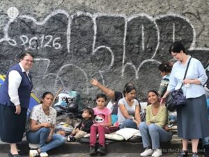 Hermanas Discípulas del Divino Maestro con personas a las que atienden en Venezuela Hermanas Discípulas del Divino Maestro con personas a las que atienden en Venezuela