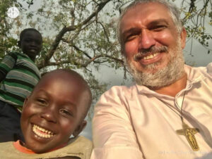 P. Ubaldino Andrade, sacerdote salesiano misionero en el campo de refugiados de Palabek (Uganda) P. Ubaldino Andrade, sacerdote salesiano misionero en el campo de refugiados de Palabek (Uganda)