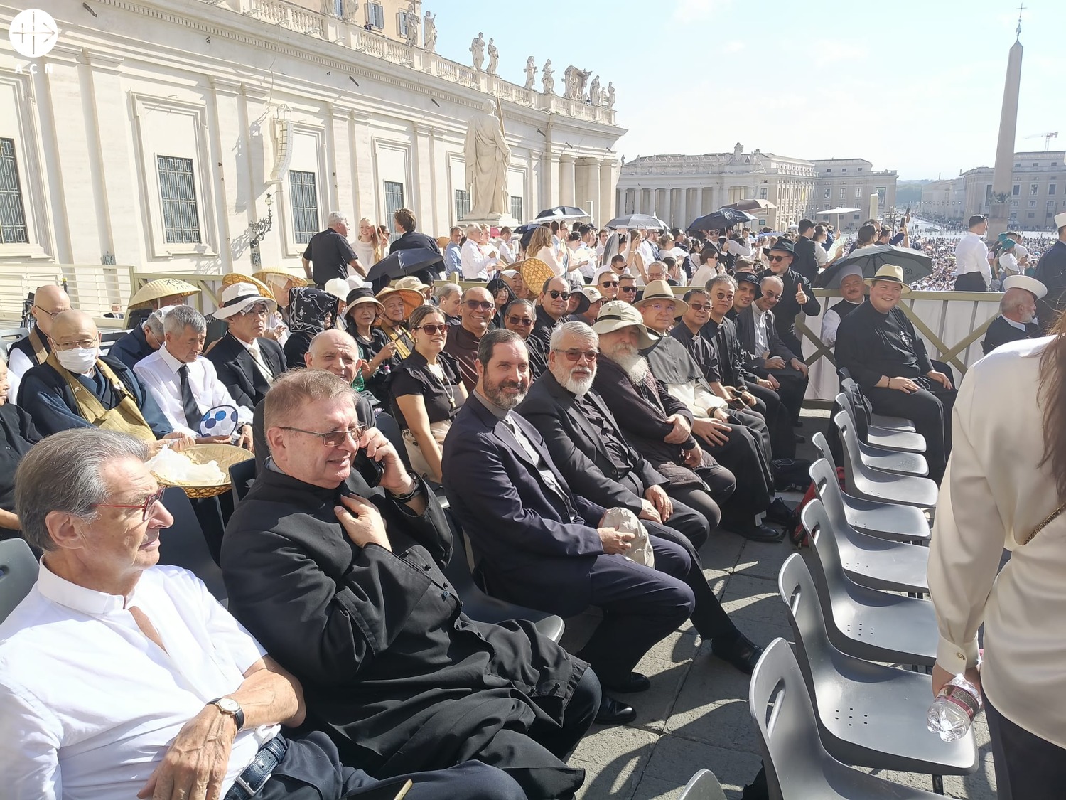 Asistentes eclesiásticos de ACN durante la audiencia general del Papa en el Vaticano