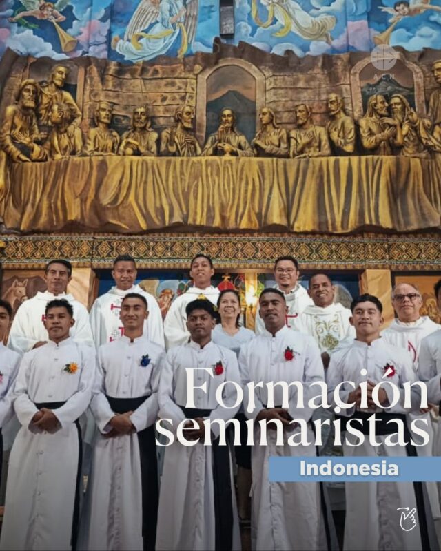 En Indonesia, 25 seminaristas se preparan para convertirse en sacerdotes y llevar el amor de Dios a quienes más lo necesitan. Su congregación tenía dificultades para sostener su formación. ✝️
🙏 Gracias a tu generosidad, se reunió el dinero suficiente para que estos jóvenes pudieran continuar sus estudios y prepararse para servir a la Iglesia. 💛
👉 Comenta «Proyecto» y te enviaremos por mensaje privado toda la información sobre esta historia.